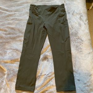 green lululemon cropped leggings